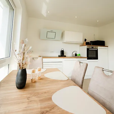 Neue 90qm Mit 3 Schlafzimmern In Seenaehe * Pouch